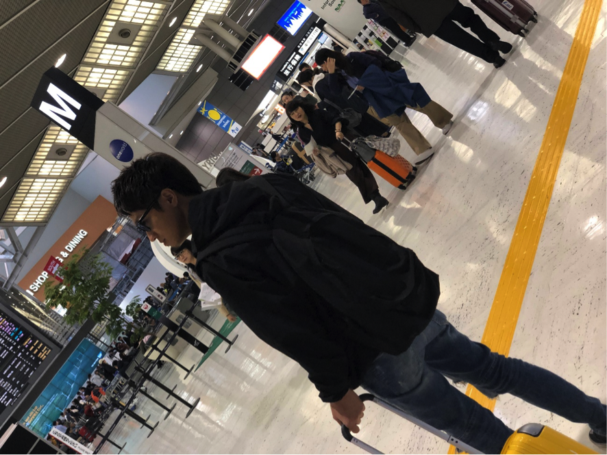 成田空港に社員一同集結